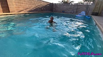 Pool Side BJ In 4K Thefoxxxlife POV