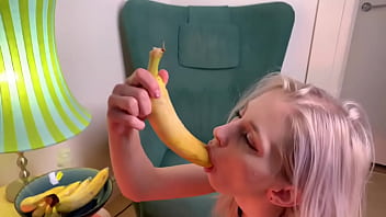Skinny Sexy Blonde Carolina Sun Fucks Herself With A Banana And Gets Her Pussy Wet