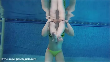 Underwater Girl VS Girl Head Scissors