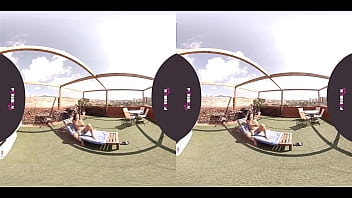 Pornbcn VR La Joven Jade Presley Se Masturba Al Aire Libre En La Terraza Y Se Corre A Chorros Por El Suelo En Realidad Virtual 4K 3D Completo Aqu