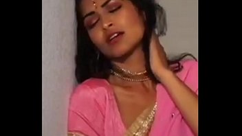 Sexy Dance By Bollywood Actress Maya