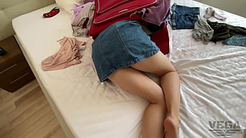Stupid Step Sister Stuck In A Suitcase And I Cum In Her Pussy