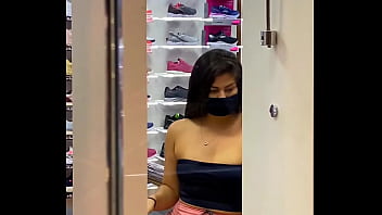 Abriu As Pernas Para O Vendedor Na Loja Do Shopping Florian Polis Luana Kazaki